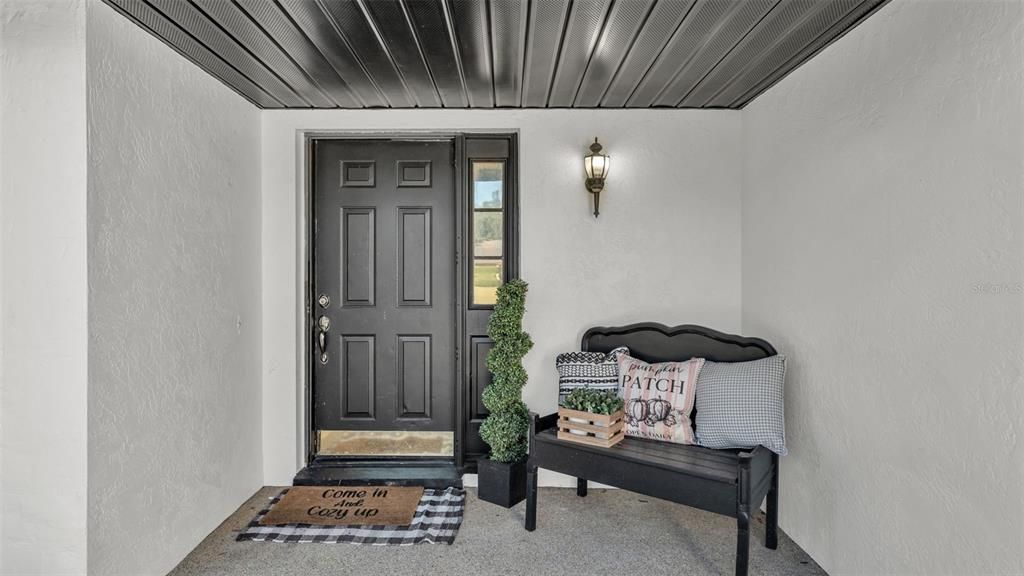 合同活跃: $385,000 (3 贝兹, 2 浴室, 1896 平方英尺)