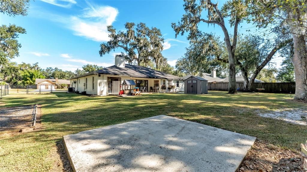 合同活跃: $385,000 (3 贝兹, 2 浴室, 1896 平方英尺)