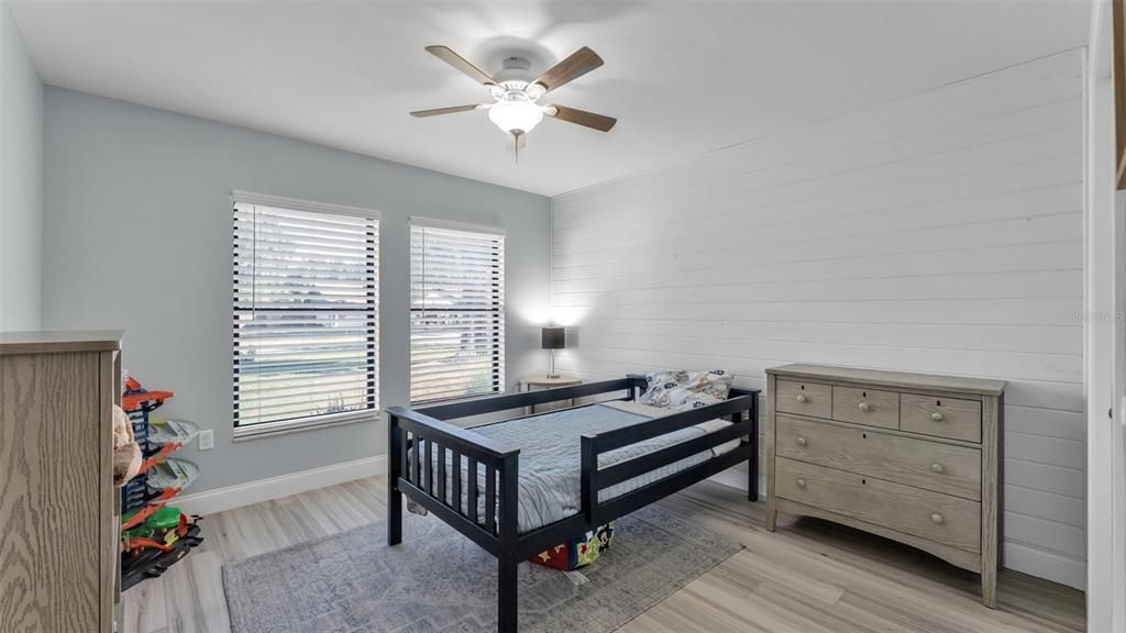 合同活跃: $385,000 (3 贝兹, 2 浴室, 1896 平方英尺)