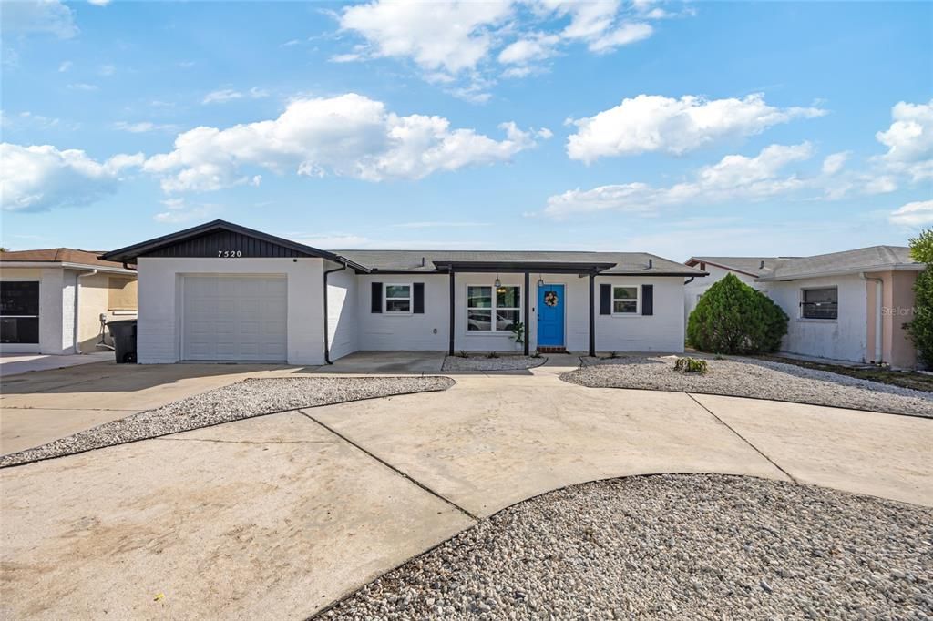 Active With Contract: $249,000 (2 beds, 2 baths, 1303 Square Feet)