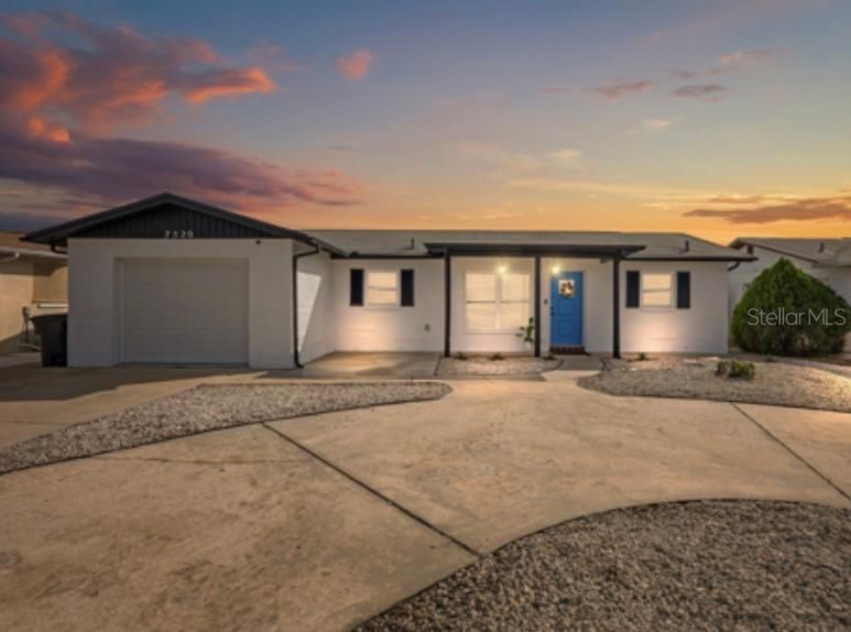 Active With Contract: $249,000 (2 beds, 2 baths, 1303 Square Feet)