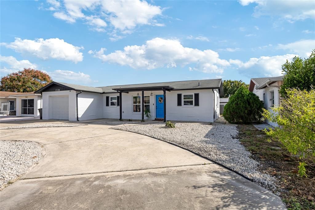 Active With Contract: $249,000 (2 beds, 2 baths, 1303 Square Feet)