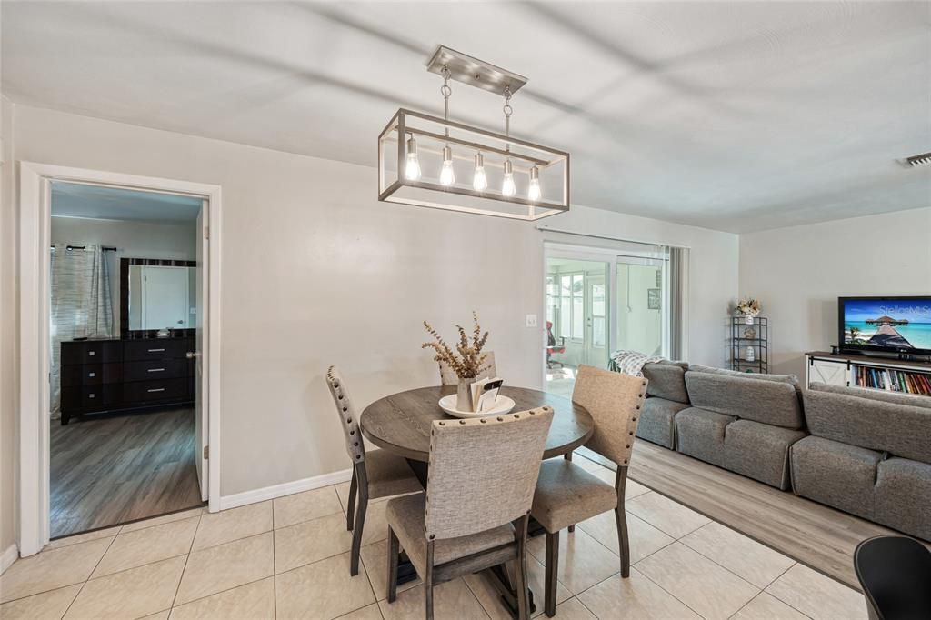 Active With Contract: $249,000 (2 beds, 2 baths, 1303 Square Feet)