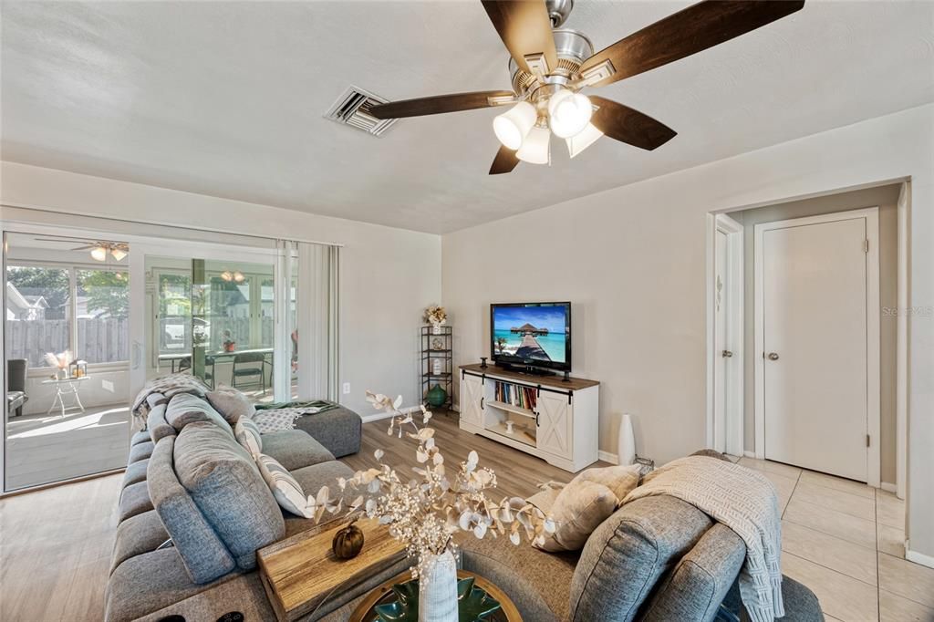 Active With Contract: $249,000 (2 beds, 2 baths, 1303 Square Feet)