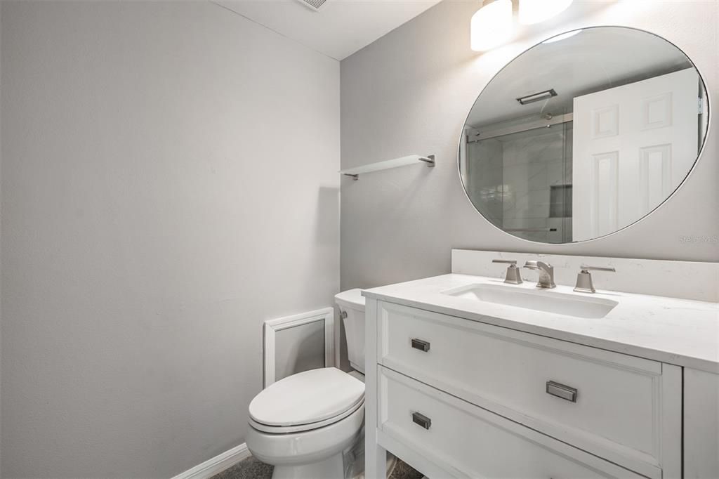 合同活跃: $190,000 (2 贝兹, 2 浴室, 945 平方英尺)