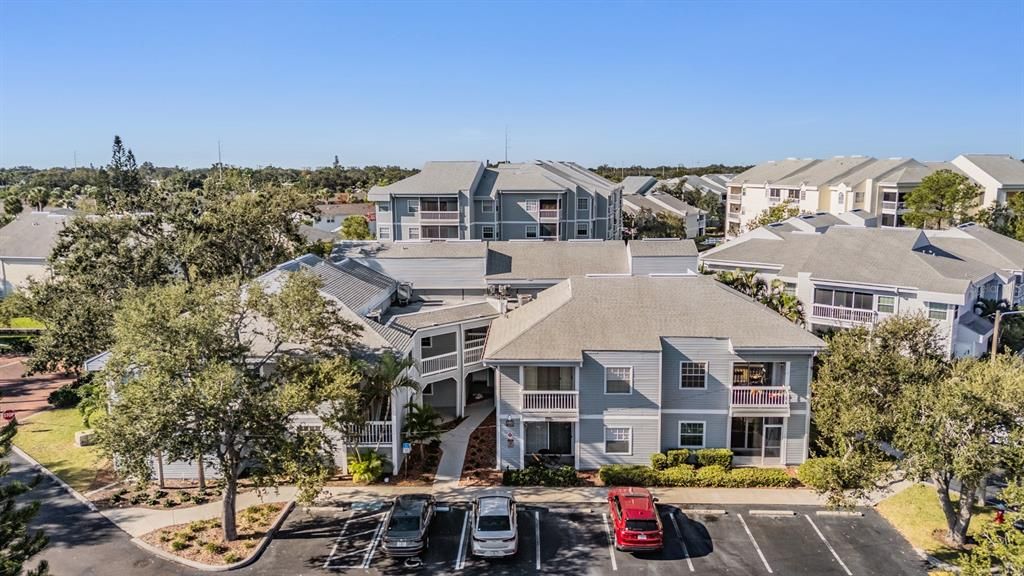 合同活跃: $190,000 (2 贝兹, 2 浴室, 945 平方英尺)