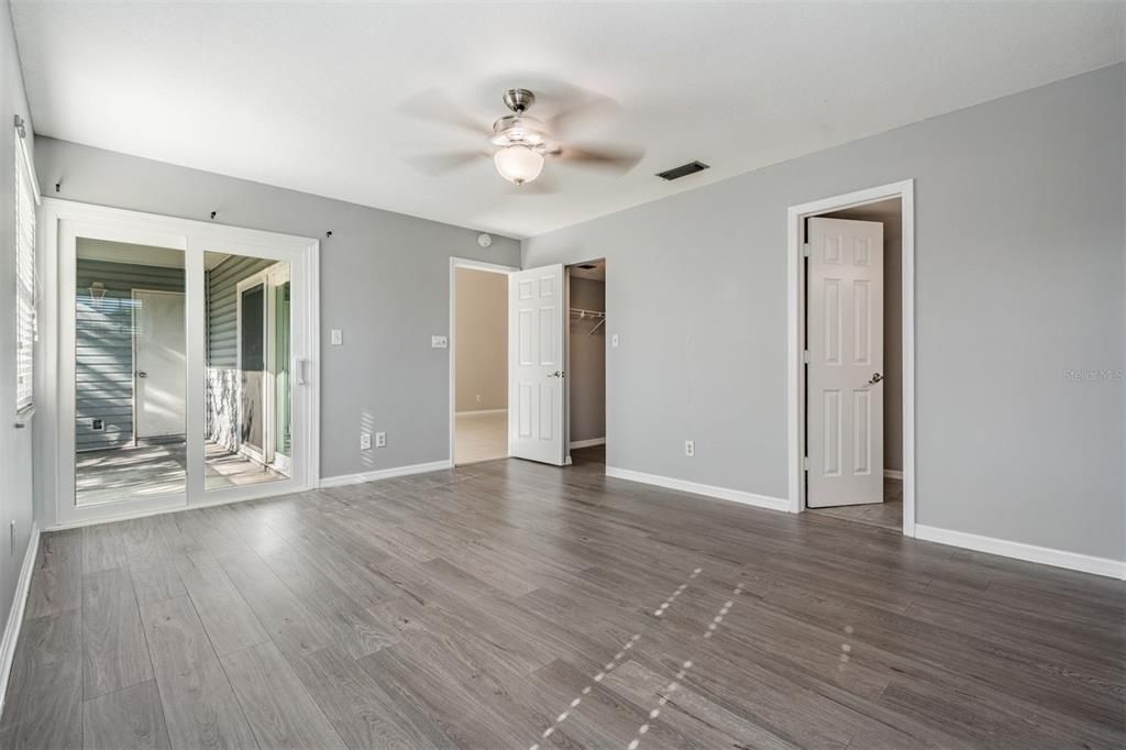 合同活跃: $190,000 (2 贝兹, 2 浴室, 945 平方英尺)