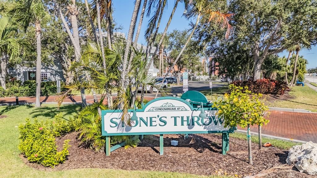 合同活跃: $190,000 (2 贝兹, 2 浴室, 945 平方英尺)