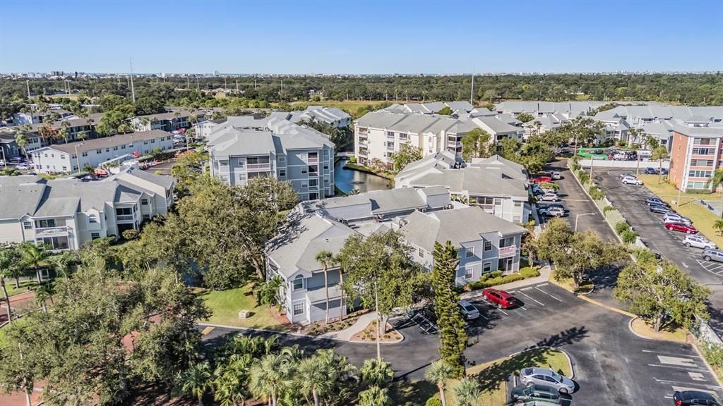 合同活跃: $190,000 (2 贝兹, 2 浴室, 945 平方英尺)