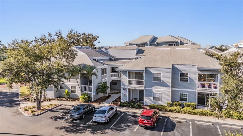 合同活跃: $190,000 (2 贝兹, 2 浴室, 945 平方英尺)