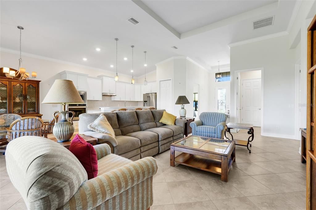 待售: $355,000 (2 贝兹, 2 浴室, 1681 平方英尺)