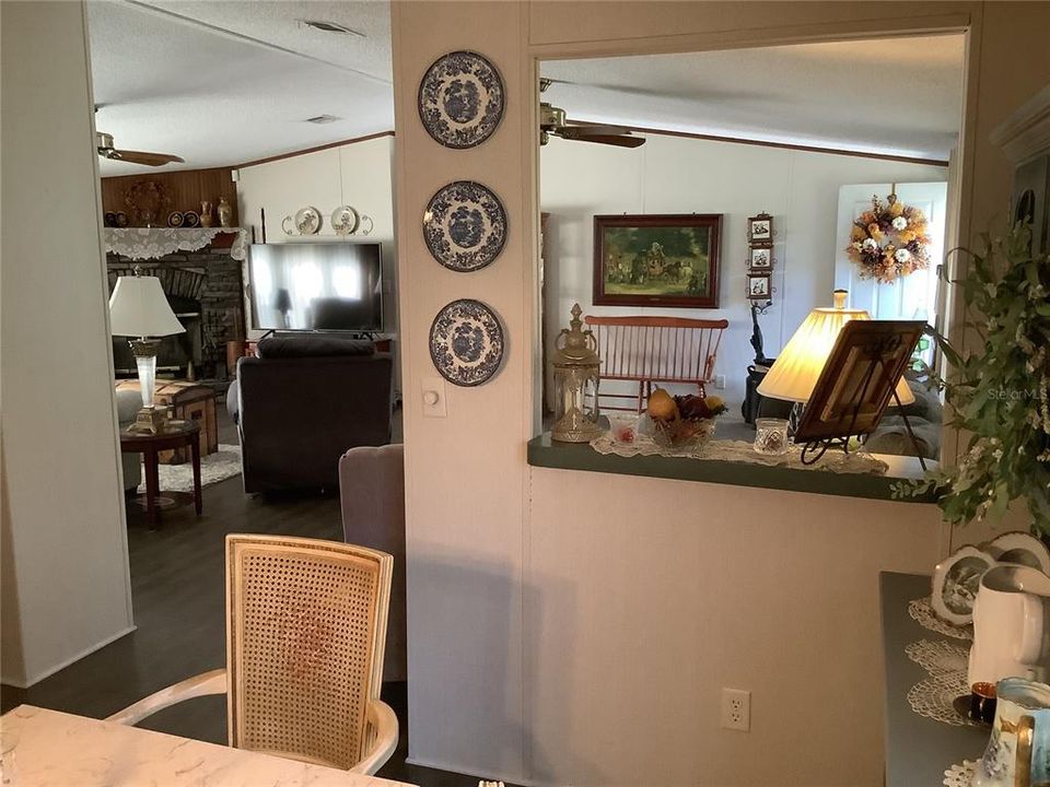 На продажу: $250,000 (3 спален, 2 ванн, 1998 Квадратных фут)