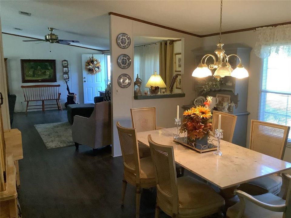 На продажу: $250,000 (3 спален, 2 ванн, 1998 Квадратных фут)