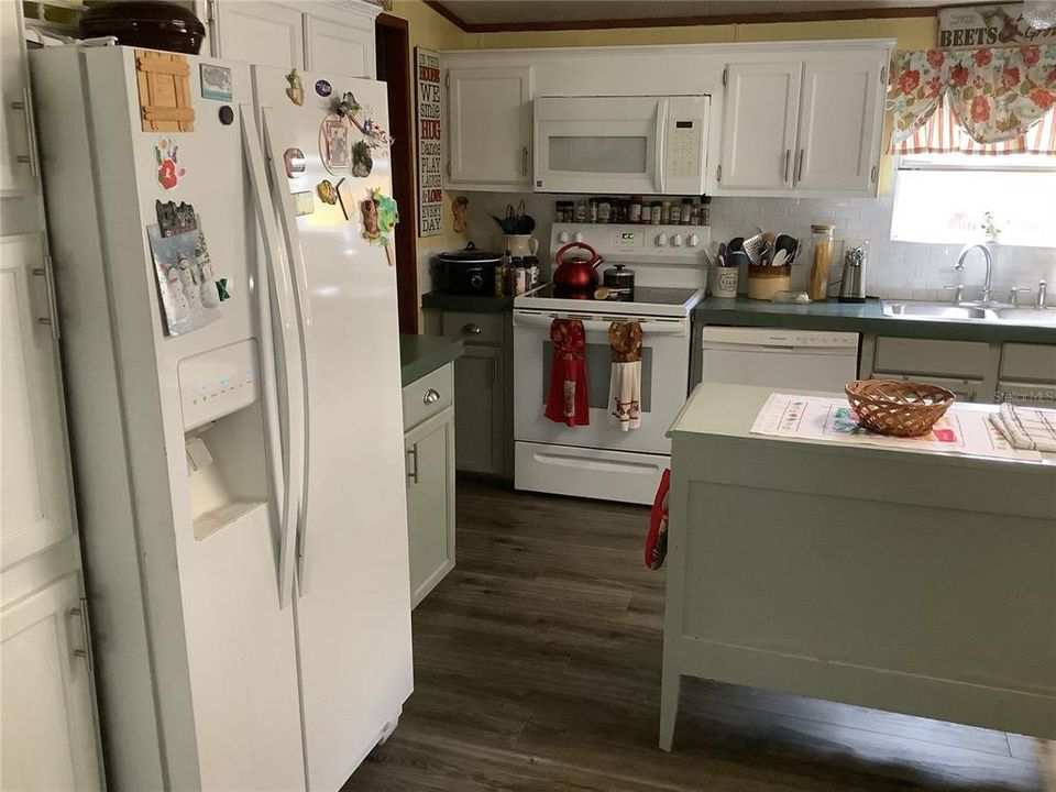 На продажу: $250,000 (3 спален, 2 ванн, 1998 Квадратных фут)