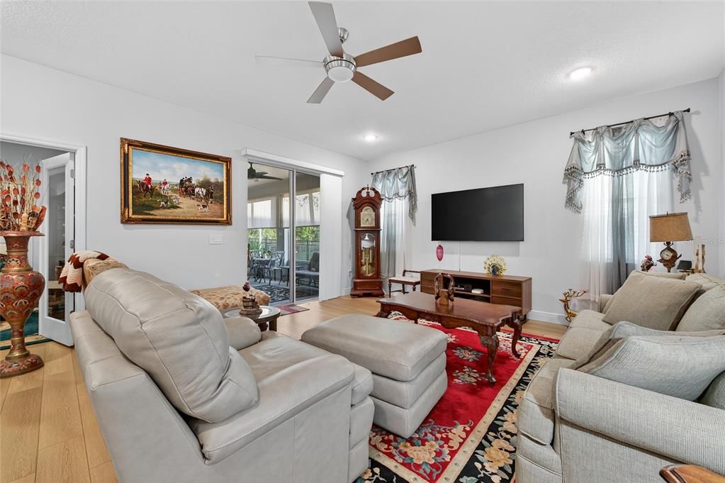 待售: $410,000 (4 贝兹, 2 浴室, 2003 平方英尺)