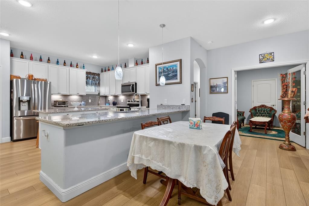 待售: $410,000 (4 贝兹, 2 浴室, 2003 平方英尺)