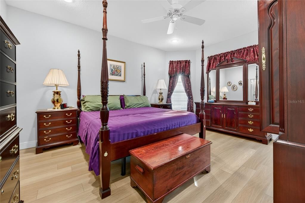 待售: $410,000 (4 贝兹, 2 浴室, 2003 平方英尺)