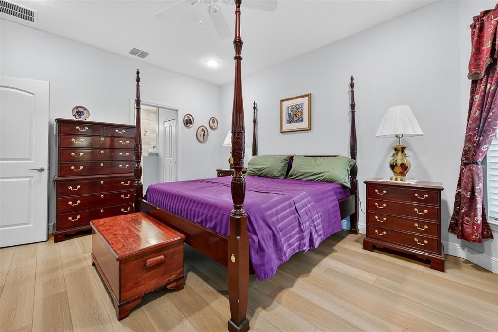 待售: $410,000 (4 贝兹, 2 浴室, 2003 平方英尺)