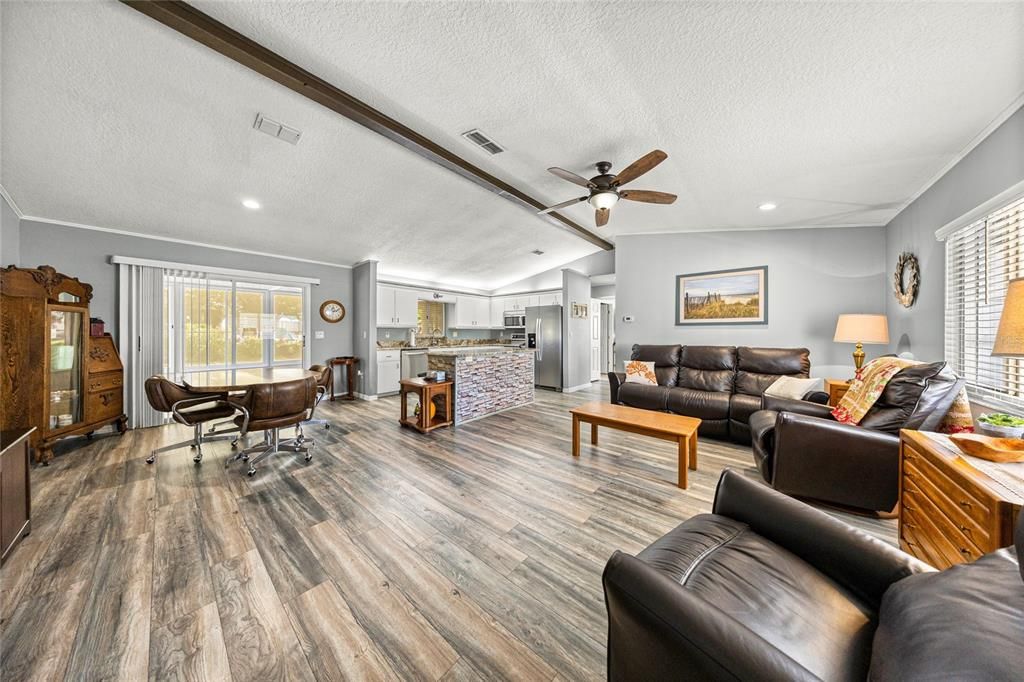 For Sale: $265,000 (3 beds, 2 baths, 1450 Square Feet)