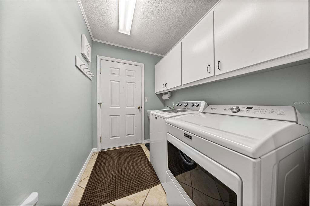 For Sale: $265,000 (3 beds, 2 baths, 1450 Square Feet)