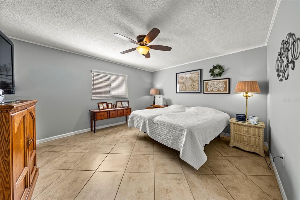 For Sale: $265,000 (3 beds, 2 baths, 1450 Square Feet)