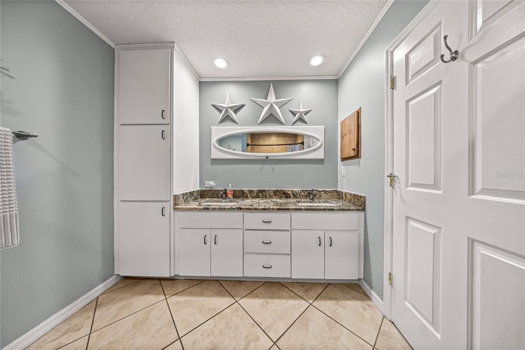 For Sale: $265,000 (3 beds, 2 baths, 1450 Square Feet)