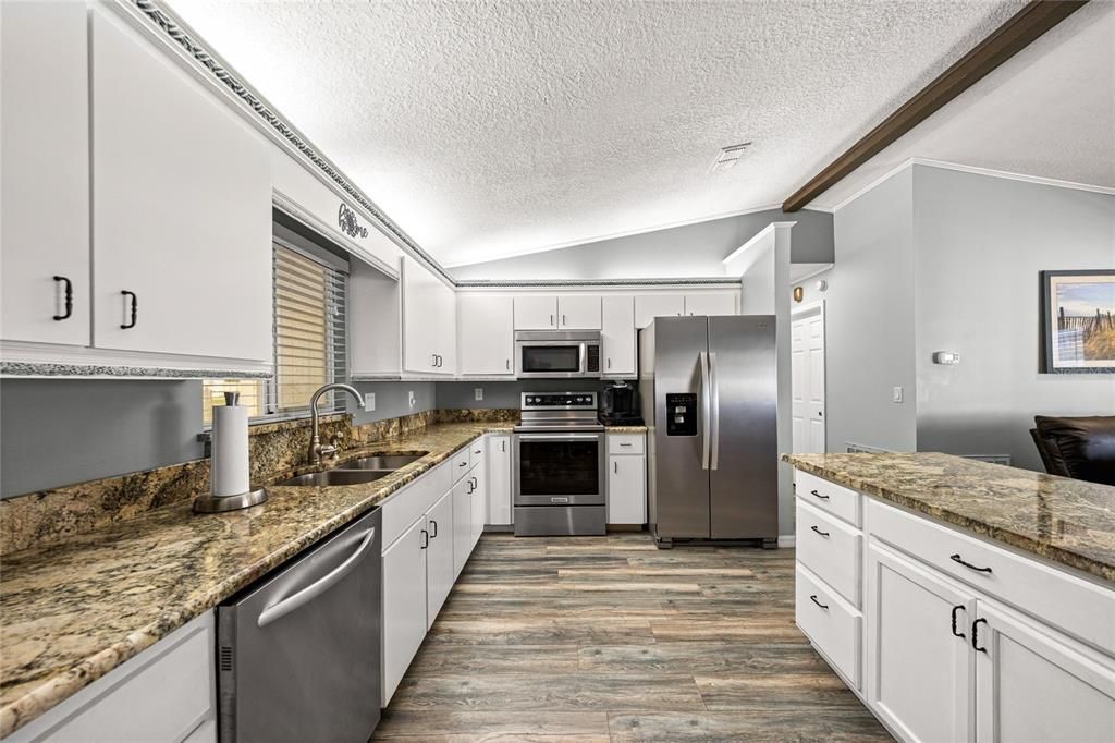 For Sale: $265,000 (3 beds, 2 baths, 1450 Square Feet)