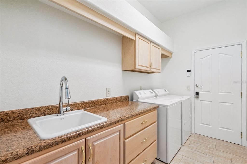 待售: $649,000 (4 贝兹, 3 浴室, 2886 平方英尺)