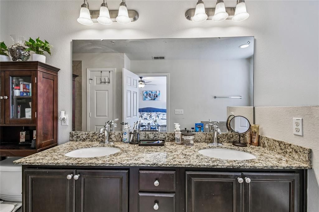 Active With Contract: $275,000 (2 beds, 2 baths, 1443 Square Feet)