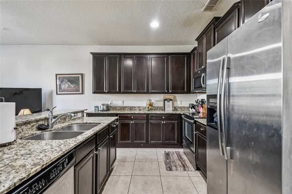 Active With Contract: $275,000 (2 beds, 2 baths, 1443 Square Feet)