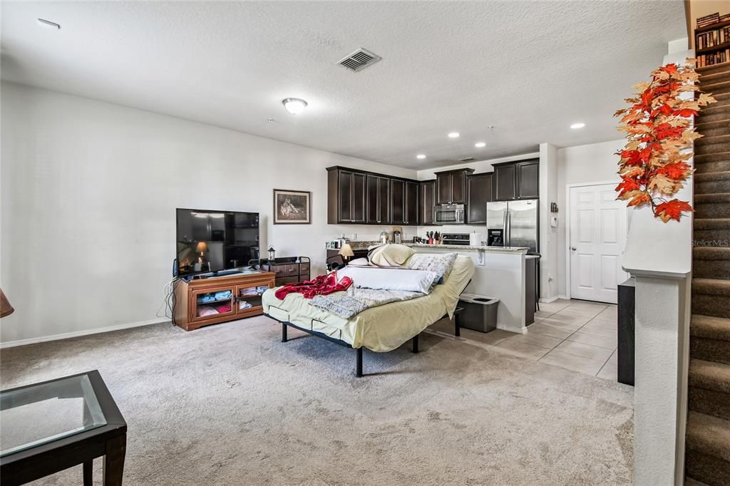 Active With Contract: $275,000 (2 beds, 2 baths, 1443 Square Feet)