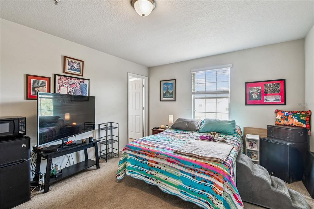 Active With Contract: $275,000 (2 beds, 2 baths, 1443 Square Feet)