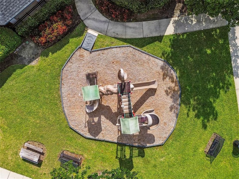 Active With Contract: $275,000 (2 beds, 2 baths, 1443 Square Feet)