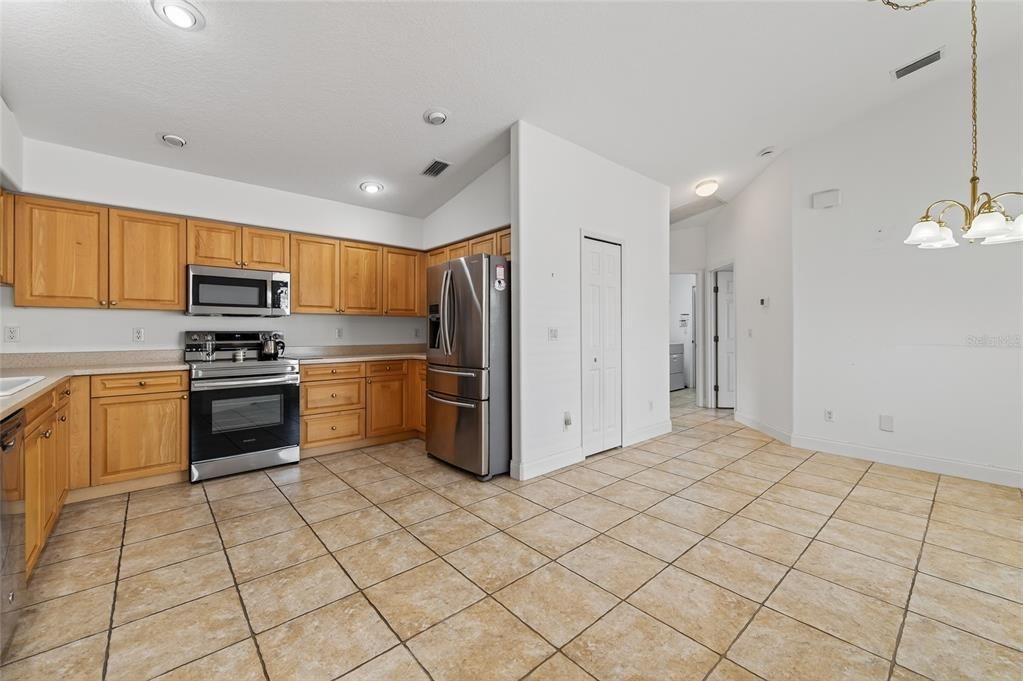 For Sale: $429,900 (3 beds, 3 baths, 1942 Square Feet)