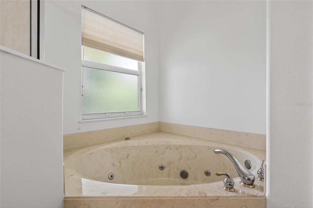 For Sale: $429,900 (3 beds, 3 baths, 1942 Square Feet)