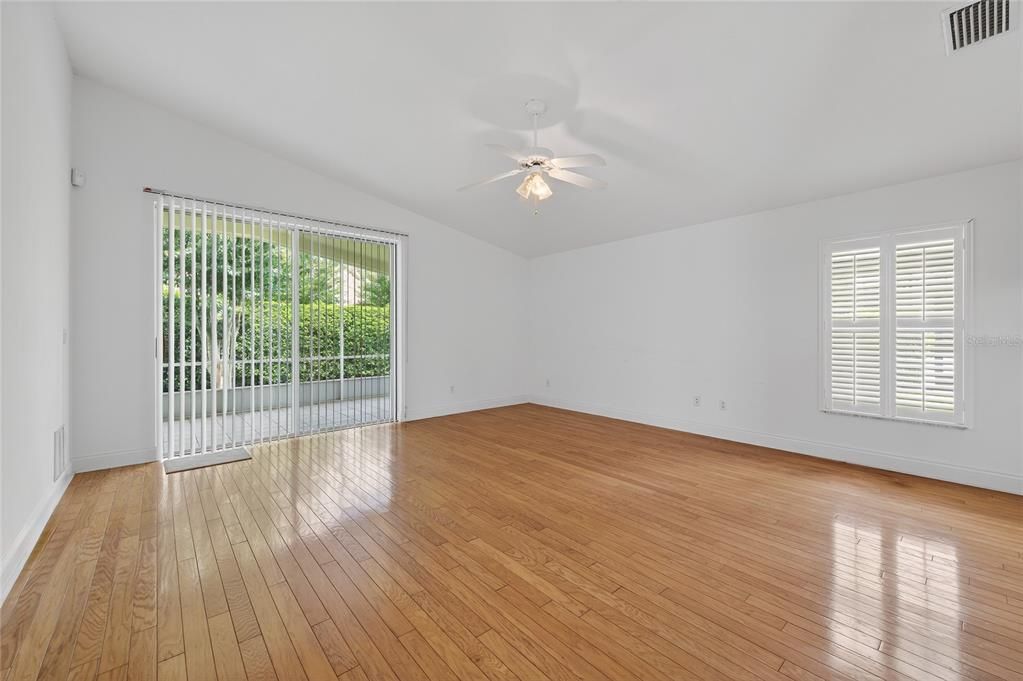 For Sale: $429,900 (3 beds, 3 baths, 1942 Square Feet)