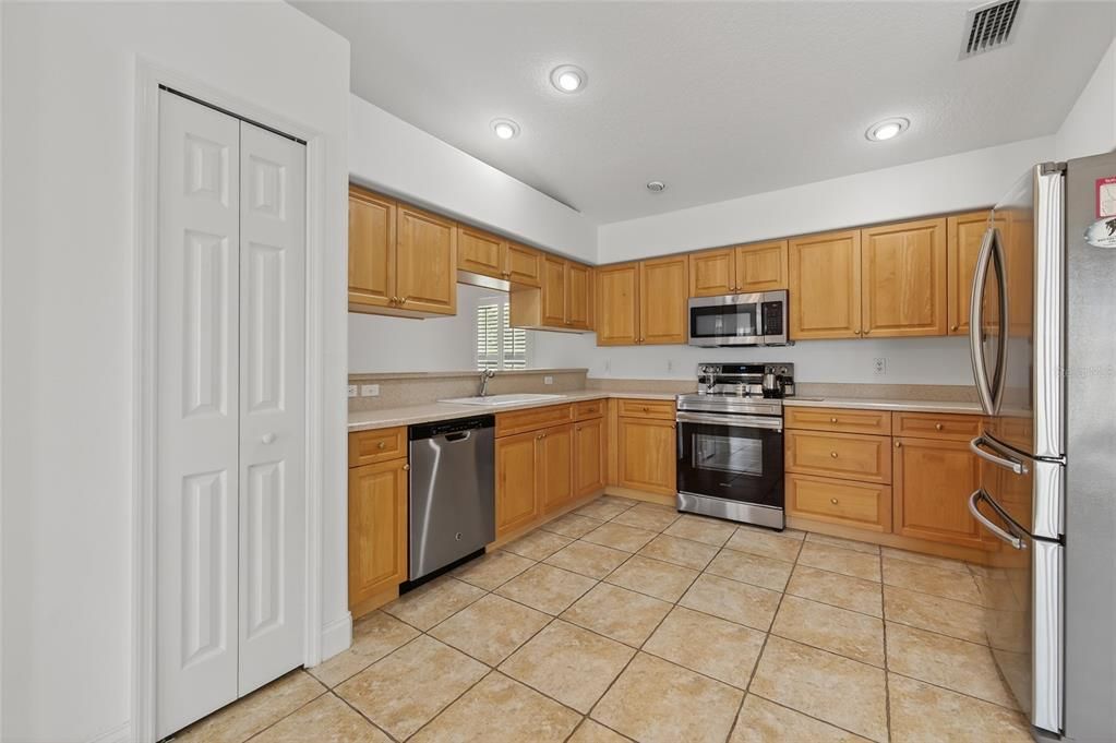 For Sale: $429,900 (3 beds, 3 baths, 1942 Square Feet)