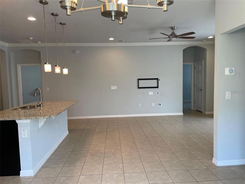 For Rent: $2,475 (4 beds, 2 baths, 1784 Square Feet)