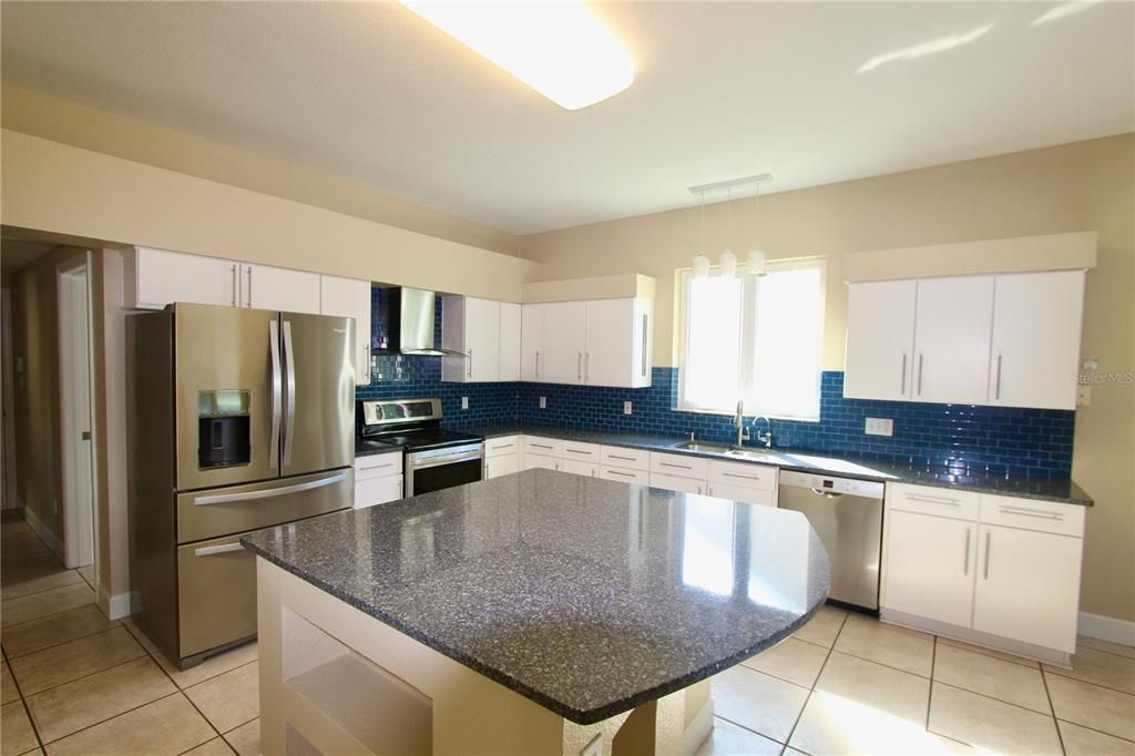 For Sale: $599,000 (6 beds, 3 baths, 3991 Square Feet)