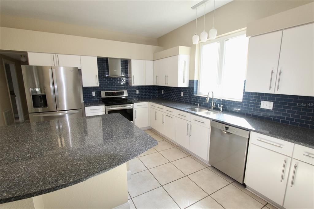 For Sale: $599,000 (6 beds, 3 baths, 3991 Square Feet)