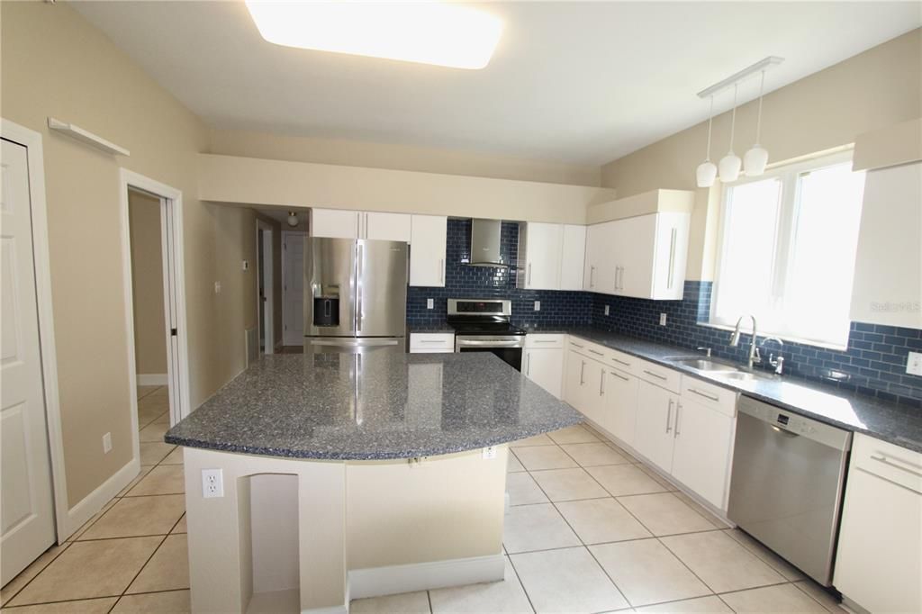 For Sale: $599,000 (6 beds, 3 baths, 3991 Square Feet)