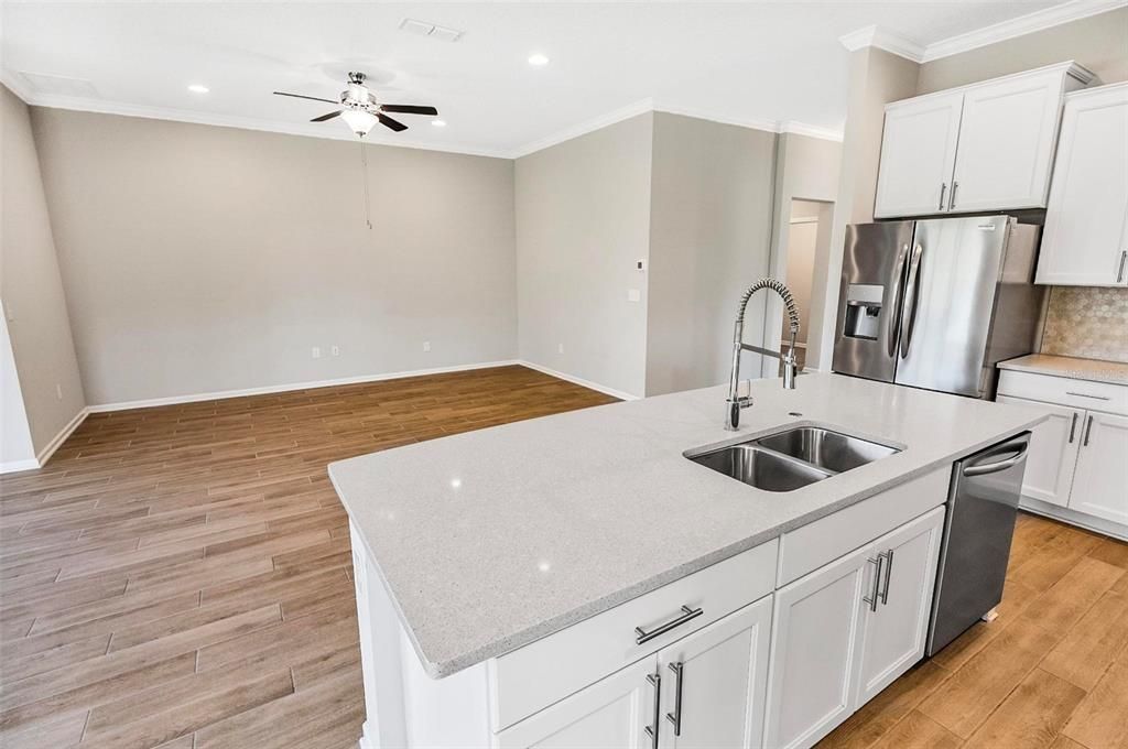 En Venta: $375,000 (3 camas, 3 baños, 2036 Pies cuadrados)