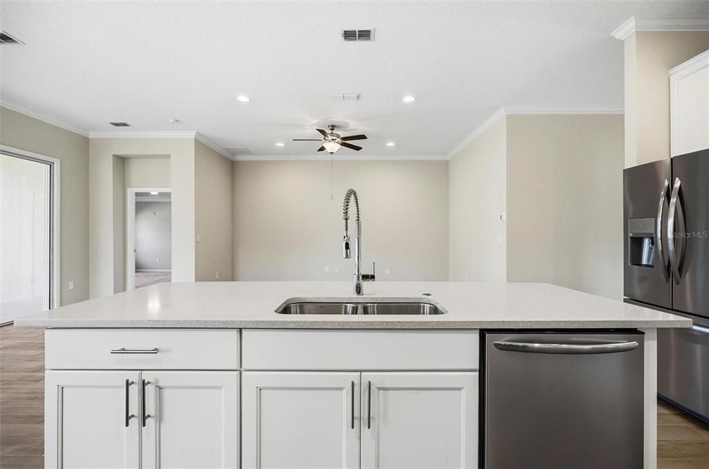 En Venta: $375,000 (3 camas, 3 baños, 2036 Pies cuadrados)