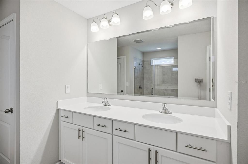 En Venta: $375,000 (3 camas, 3 baños, 2036 Pies cuadrados)