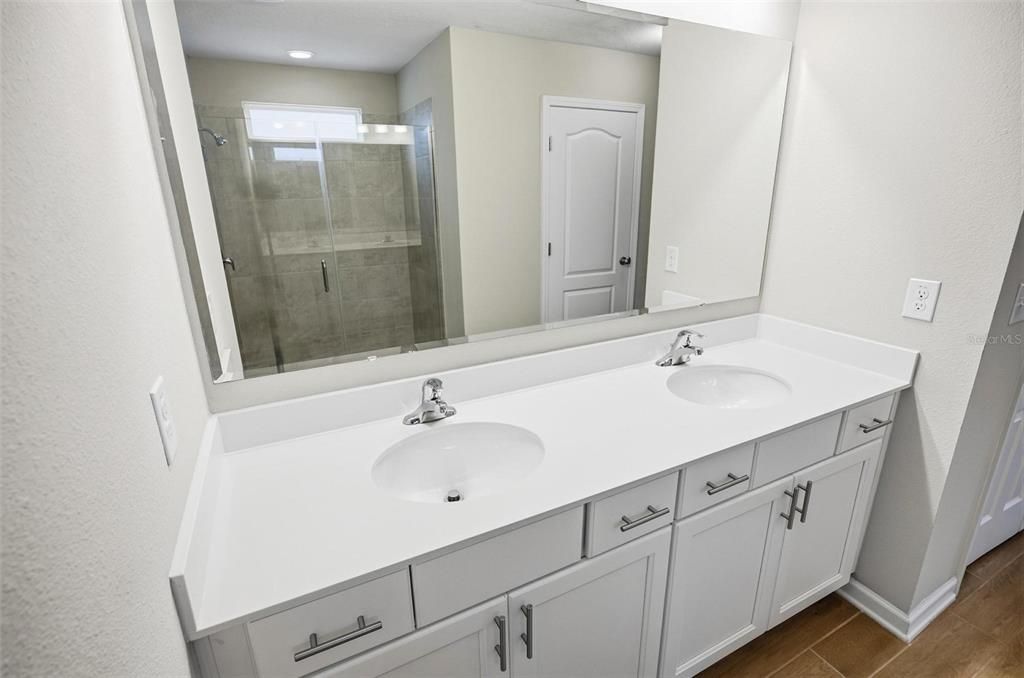 En Venta: $375,000 (3 camas, 3 baños, 2036 Pies cuadrados)