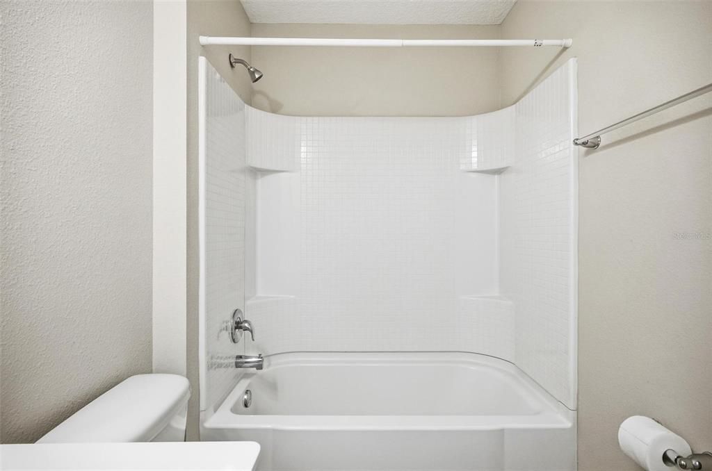 En Venta: $375,000 (3 camas, 3 baños, 2036 Pies cuadrados)