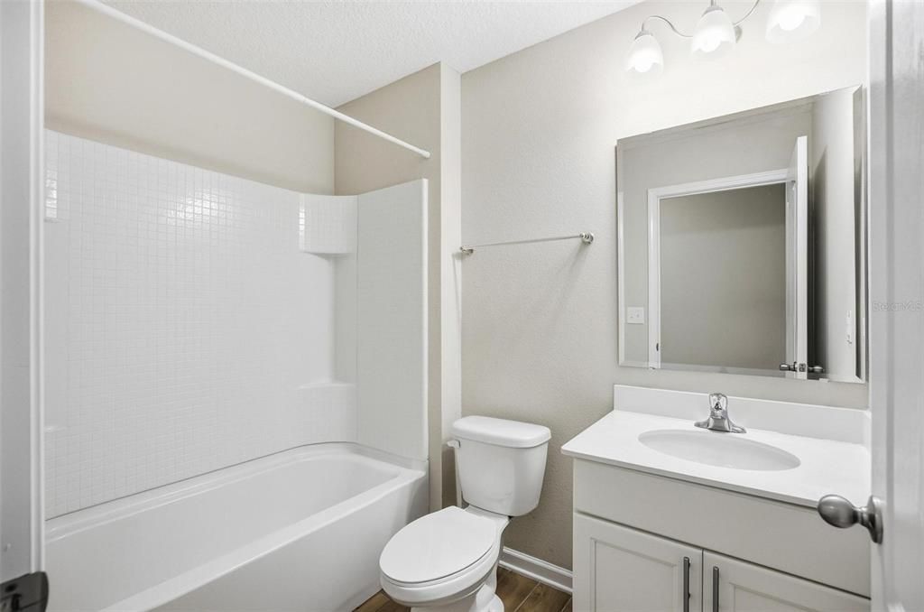 En Venta: $375,000 (3 camas, 3 baños, 2036 Pies cuadrados)