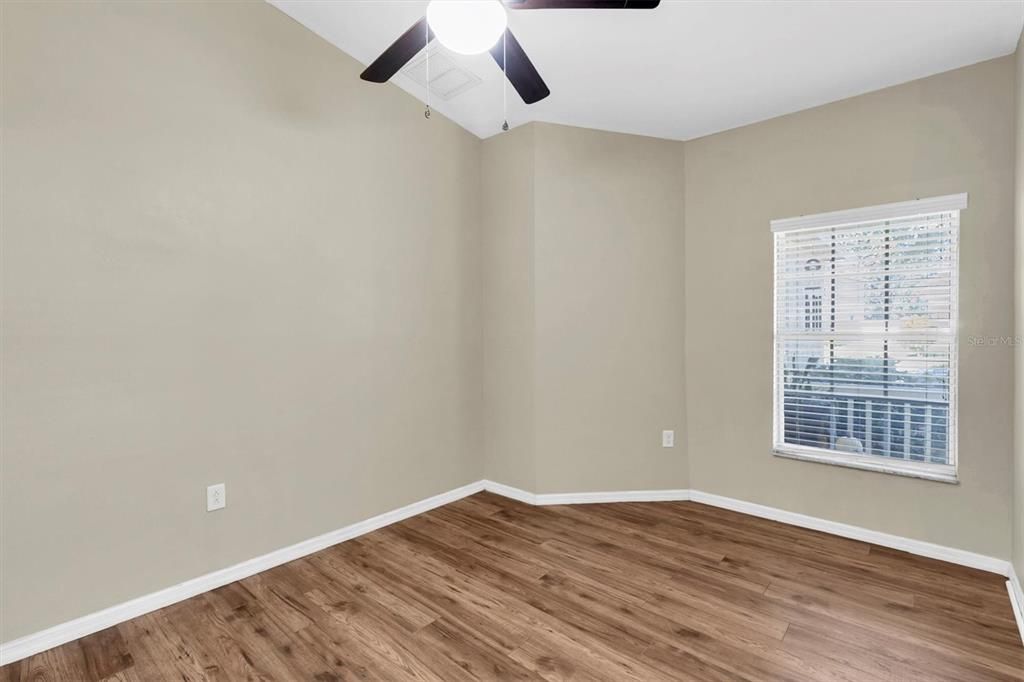 Activo con contrato: $295,000 (3 camas, 2 baños, 1509 Pies cuadrados)