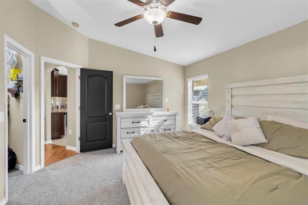 Activo con contrato: $295,000 (3 camas, 2 baños, 1509 Pies cuadrados)