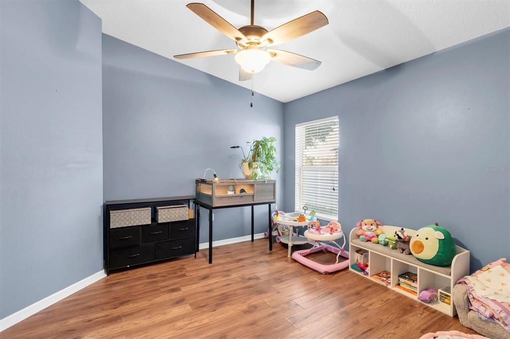 Activo con contrato: $295,000 (3 camas, 2 baños, 1509 Pies cuadrados)